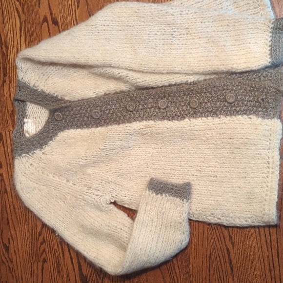 Vtg Hand knit chunky soft wool/ mohair fuzzy warm cardigan sweater cream/gray - Picture 6 of 12